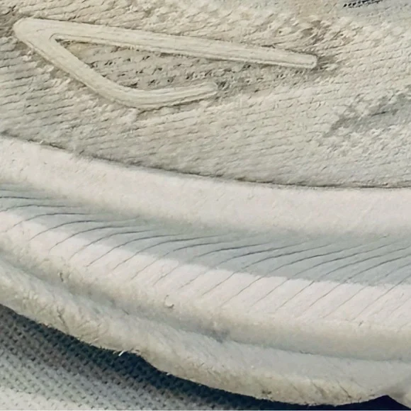 HOKA Clifton 9 Athletic Shoes - Picture 7 of 9